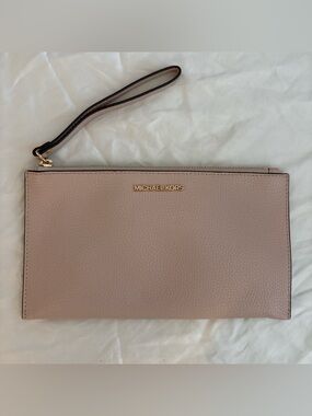 NWOT Michael Kors Blush Pink Pebbled Leather Wristlet Clutch
